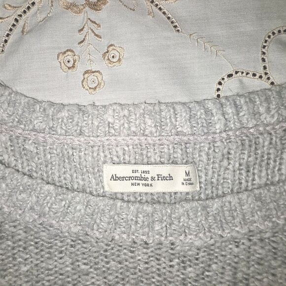 Abercrombie & Fitch Women’s Medium Gray Knit Sweater | Long Sleeve Pullover - Picture 6 of 8